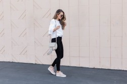 sneakers jeans outfit