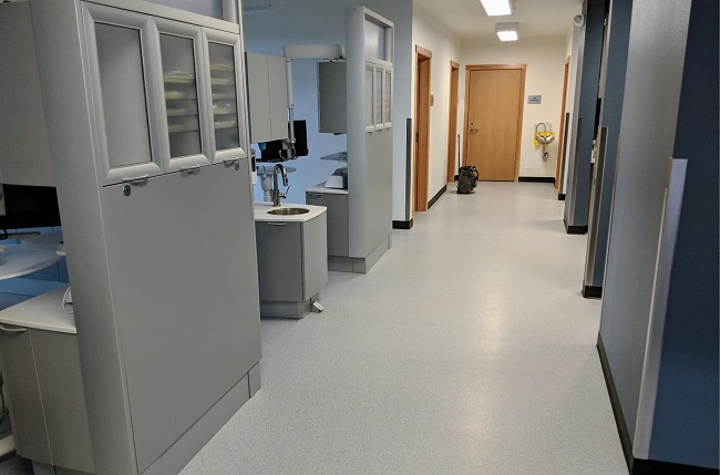 Benefits-of-Vinyl-Flooring-for-Hospitals