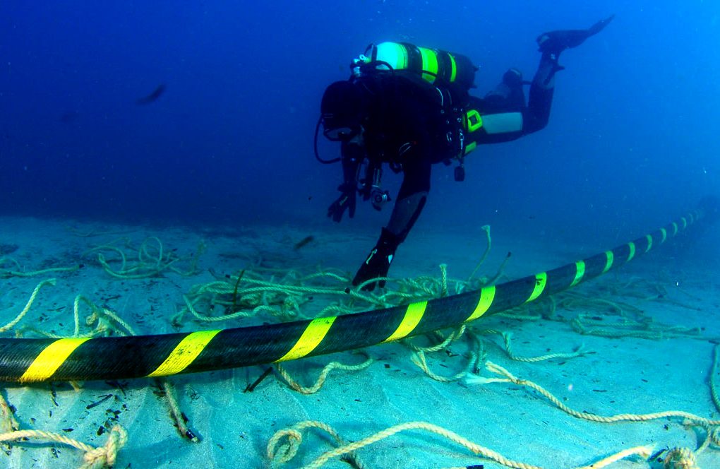 cables on the seabed that connect continents