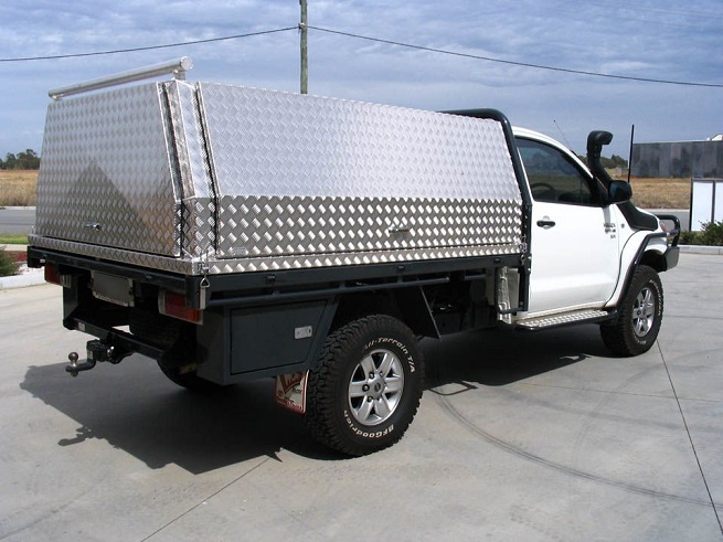 picture of an aluminum lift off ute canopy