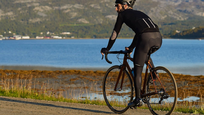 cycler wearing mountain bike leg warmers with zipper
