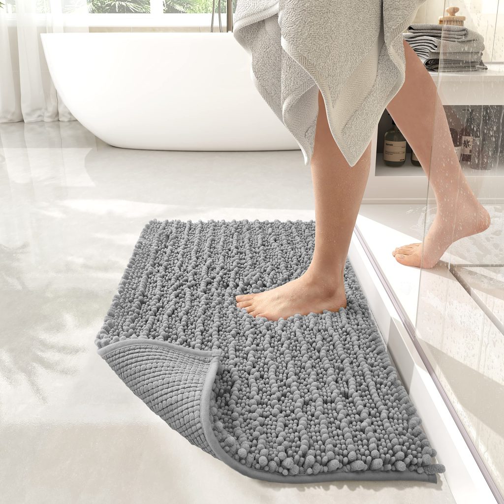 Investing in an absorbent shower bath mat is one of the best ways to ensure the safety of your home's bathrooms. The mat is a great method to avoid any mishaps in the bathroom. Having a bath mat in your home has several advantages, but perhaps the most important is that it reduces the risk of slips and falls. 