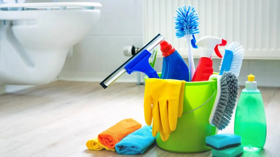 You should always keep a little caddy of cleaning goods in your bathroom, even if it's located next to the kitchen (where most people keep cleaning supplies). Keep a bottle of mirror and glass shower door cleaner on hand, as well as a bottle of toilet and floor disinfectant, a scrub brush, and a sponge to clean up the most used surfaces such as the floor, the bath mats and your bathroom basin. This way you're investing in your own convenience, cleanliness and functionality.