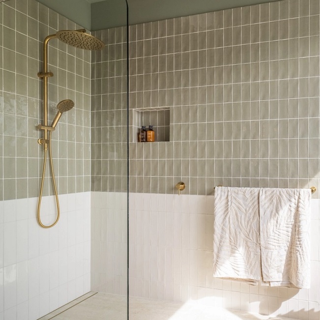 Bathroom shower